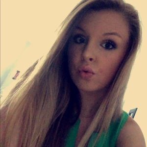 Meet your Posher, Adrienne